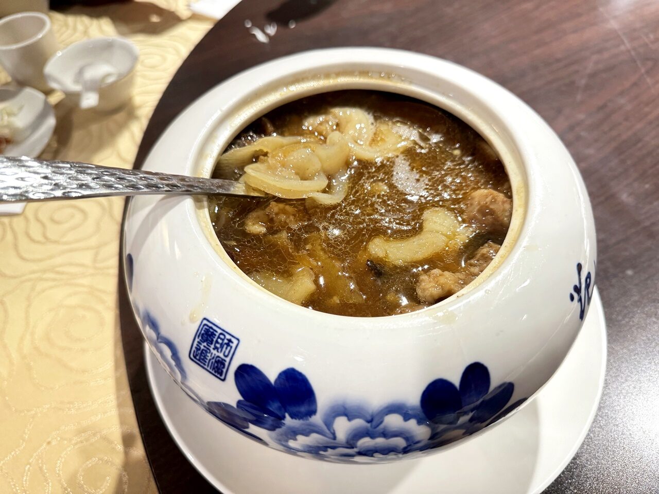 【大安食記】水粵香 藏在師大地下室的粵菜餐廳! 開箱10人12800元酒饗宴餐含招牌片皮鴨、佛跳牆、東坡肉，近捷運古亭站(菜單/訂位)