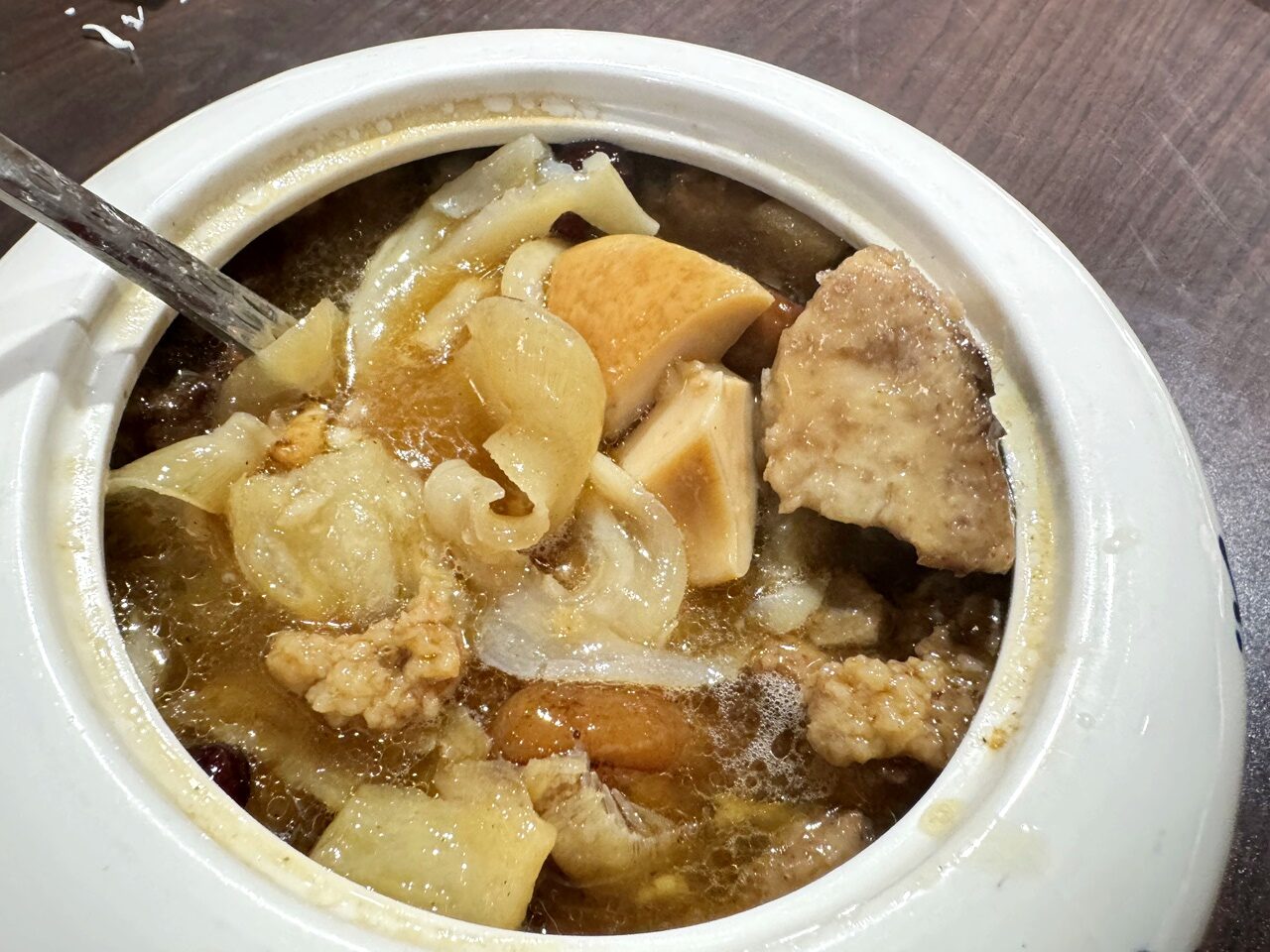 【大安食記】水粵香 藏在師大地下室的粵菜餐廳! 開箱10人12800元酒饗宴餐含招牌片皮鴨、佛跳牆、東坡肉，近捷運古亭站(菜單/訂位)