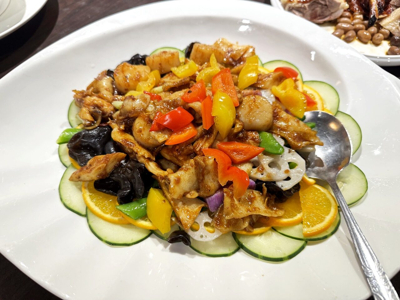 【大安食記】水粵香 藏在師大地下室的粵菜餐廳! 開箱10人12800元酒饗宴餐含招牌片皮鴨、佛跳牆、東坡肉，近捷運古亭站(菜單/訂位)