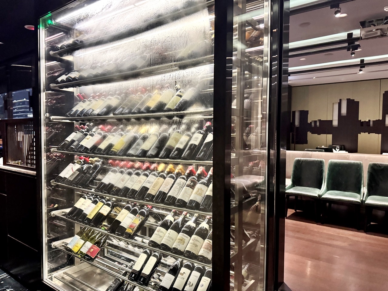 【中山食記】茹絲葵經典牛排館 Ruth’s Chris 大直店，經典菜色開箱，招牌肋眼牛排滋滋作響，紐奧良煎蝦肥美彈牙，近劍南路捷運站(菜單/訂位)