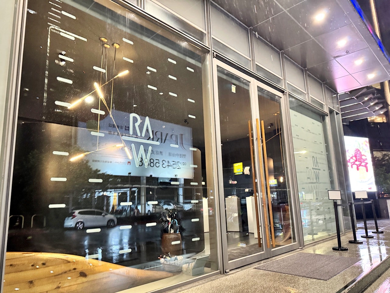 【中山食記】茹絲葵經典牛排館 Ruth’s Chris 大直店，經典菜色開箱，招牌肋眼牛排滋滋作響，紐奧良煎蝦肥美彈牙，近劍南路捷運站(菜單/訂位)