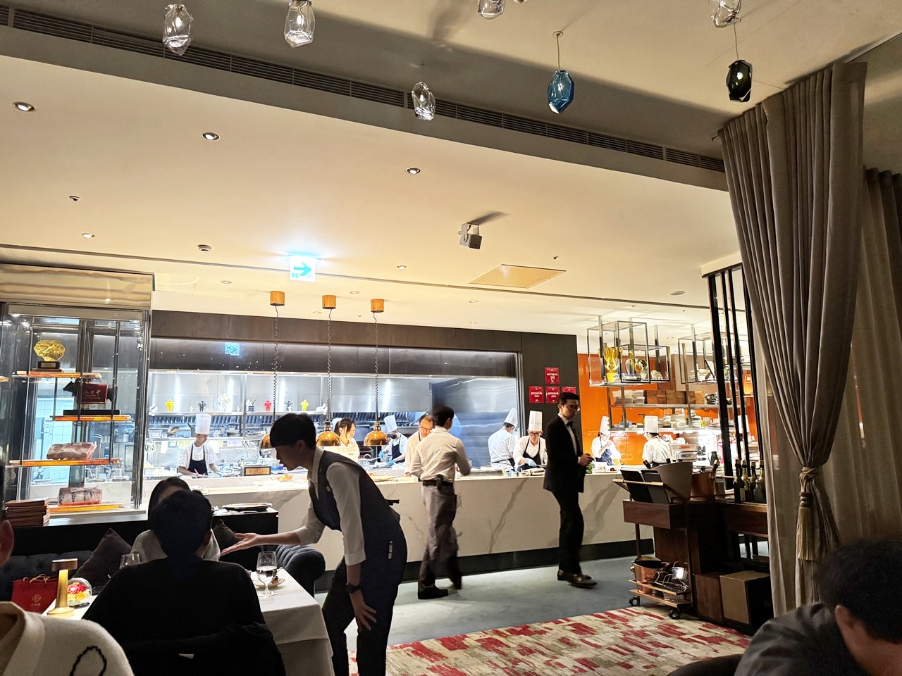 【中山食記】A Cut 牛排館 台北國賓大飯店,米其林常客餐廳,2人餐費近13400元值得嗎,近南京復興捷運站(菜單/訂位) - 第19張圖 【中山食記】A Cut 牛排館 台北國賓大飯店,米其林常客餐廳,2人餐費近13400元值得嗎,近南京復興捷運站(菜單/訂位)