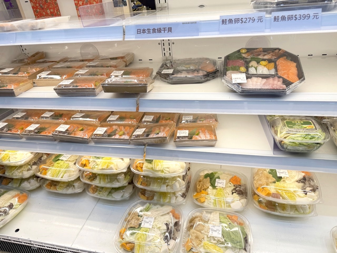 【左營食記】平凡五金行北高店 高雄超狂海鮮肉品超市! 2樓免費代客料理和牛+自己煮火鍋超划算，活體波龍也能現點現烤
