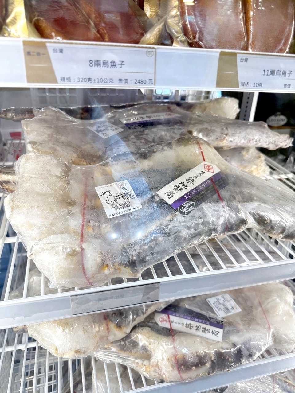 【左營食記】平凡五金行北高店 高雄超狂海鮮肉品超市! 2樓免費代客料理和牛+自己煮火鍋超划算，活體波龍也能現點現烤