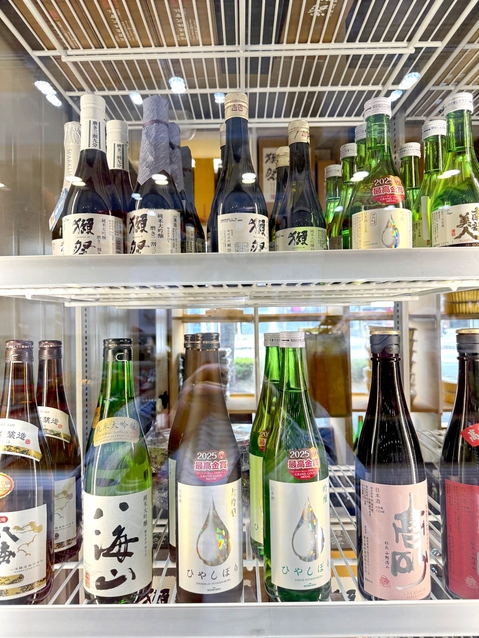 【左營食記】平凡五金行北高店 高雄超狂海鮮肉品超市! 2樓免費代客料理和牛+自己煮火鍋超划算，活體波龍也能現點現烤