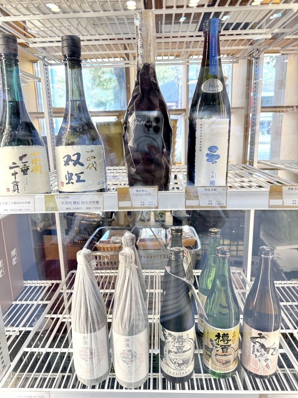 【左營食記】平凡五金行北高店 高雄超狂海鮮肉品超市! 2樓免費代客料理和牛+自己煮火鍋超划算，活體波龍也能現點現烤