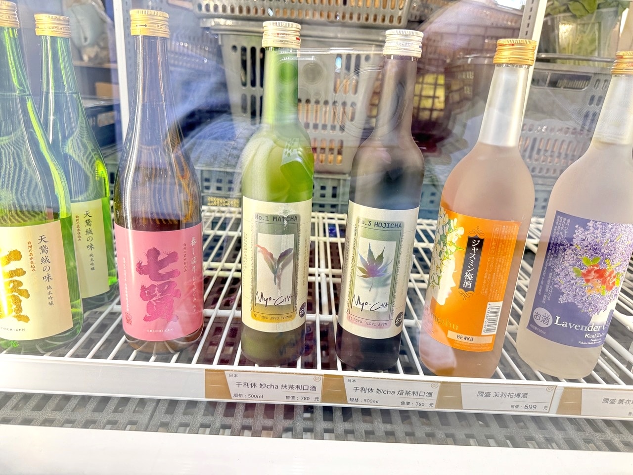 【左營食記】平凡五金行北高店 高雄超狂海鮮肉品超市! 2樓免費代客料理和牛+自己煮火鍋超划算，活體波龍也能現點現烤