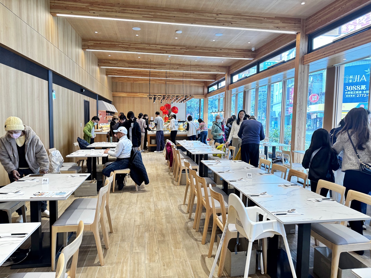 【大安食記】育成蕃薯藤餐廳自助餐吃到飽，有機食材超豐富，吃飽還能挺公益! 近忠孝新生捷運站(Buffet價錢/訂位方式)