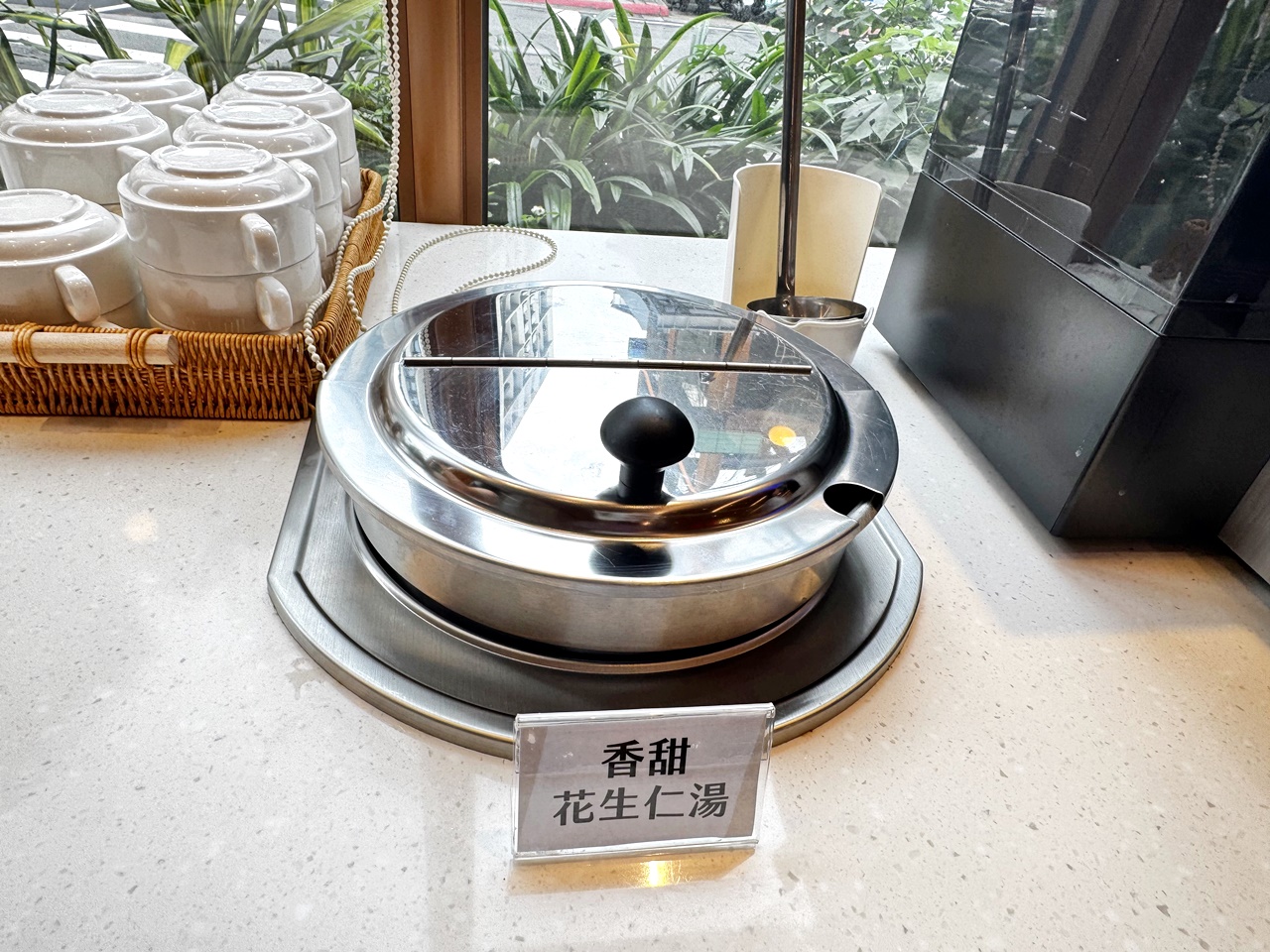 【大安食記】育成蕃薯藤餐廳自助餐吃到飽，有機食材超豐富，吃飽還能挺公益! 近忠孝新生捷運站(Buffet價錢/訂位方式)