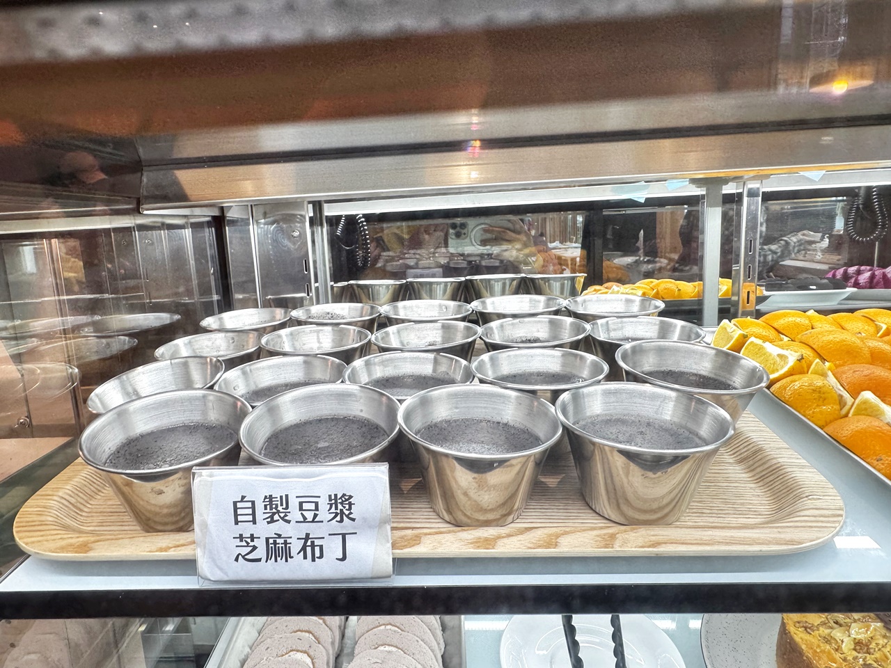【大安食記】育成蕃薯藤餐廳自助餐吃到飽，有機食材超豐富，吃飽還能挺公益! 近忠孝新生捷運站(Buffet價錢/訂位方式)