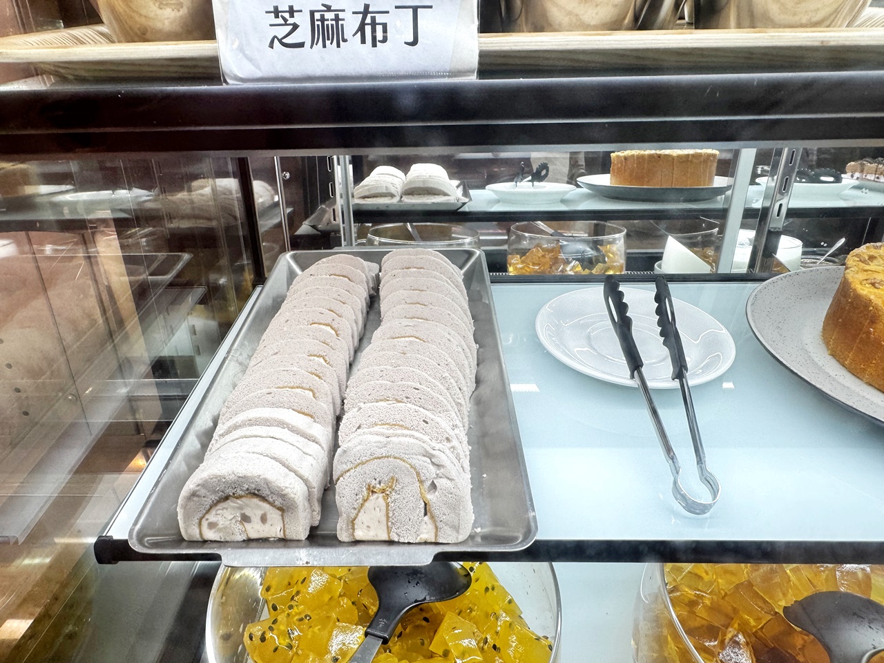 【大安食記】育成蕃薯藤餐廳自助餐吃到飽，有機食材超豐富，吃飽還能挺公益! 近忠孝新生捷運站(Buffet價錢/訂位方式)