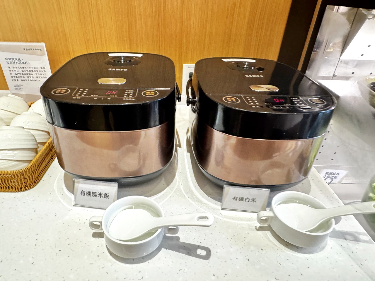 【大安食記】育成蕃薯藤餐廳自助餐吃到飽，有機食材超豐富，吃飽還能挺公益! 近忠孝新生捷運站(Buffet價錢/訂位方式)