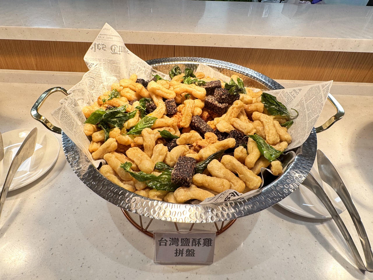【大安食記】育成蕃薯藤餐廳自助餐吃到飽，有機食材超豐富，吃飽還能挺公益! 近忠孝新生捷運站(Buffet價錢/訂位方式)