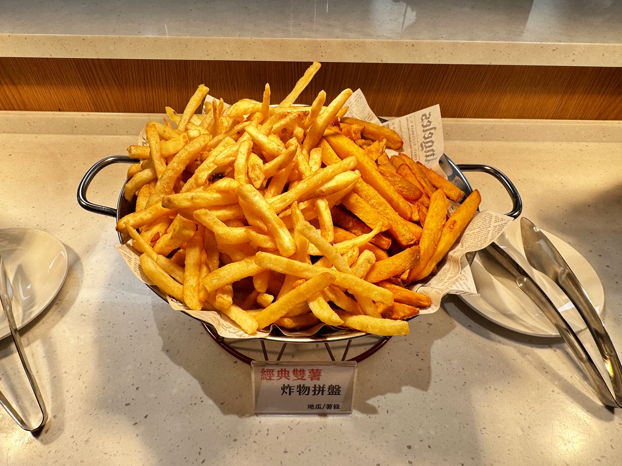 【大安食記】育成蕃薯藤餐廳自助餐吃到飽，有機食材超豐富，吃飽還能挺公益! 近忠孝新生捷運站(Buffet價錢/訂位方式)