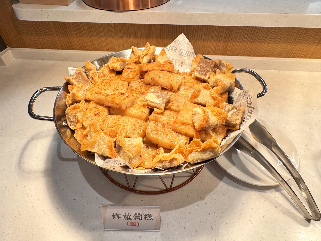 【大安食記】育成蕃薯藤餐廳自助餐吃到飽，有機食材超豐富，吃飽還能挺公益! 近忠孝新生捷運站(Buffet價錢/訂位方式)