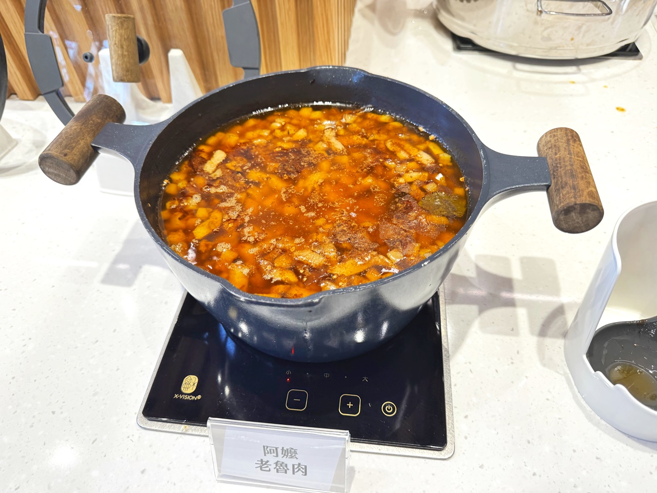 【大安食記】育成蕃薯藤餐廳自助餐吃到飽，有機食材超豐富，吃飽還能挺公益! 近忠孝新生捷運站(Buffet價錢/訂位方式)