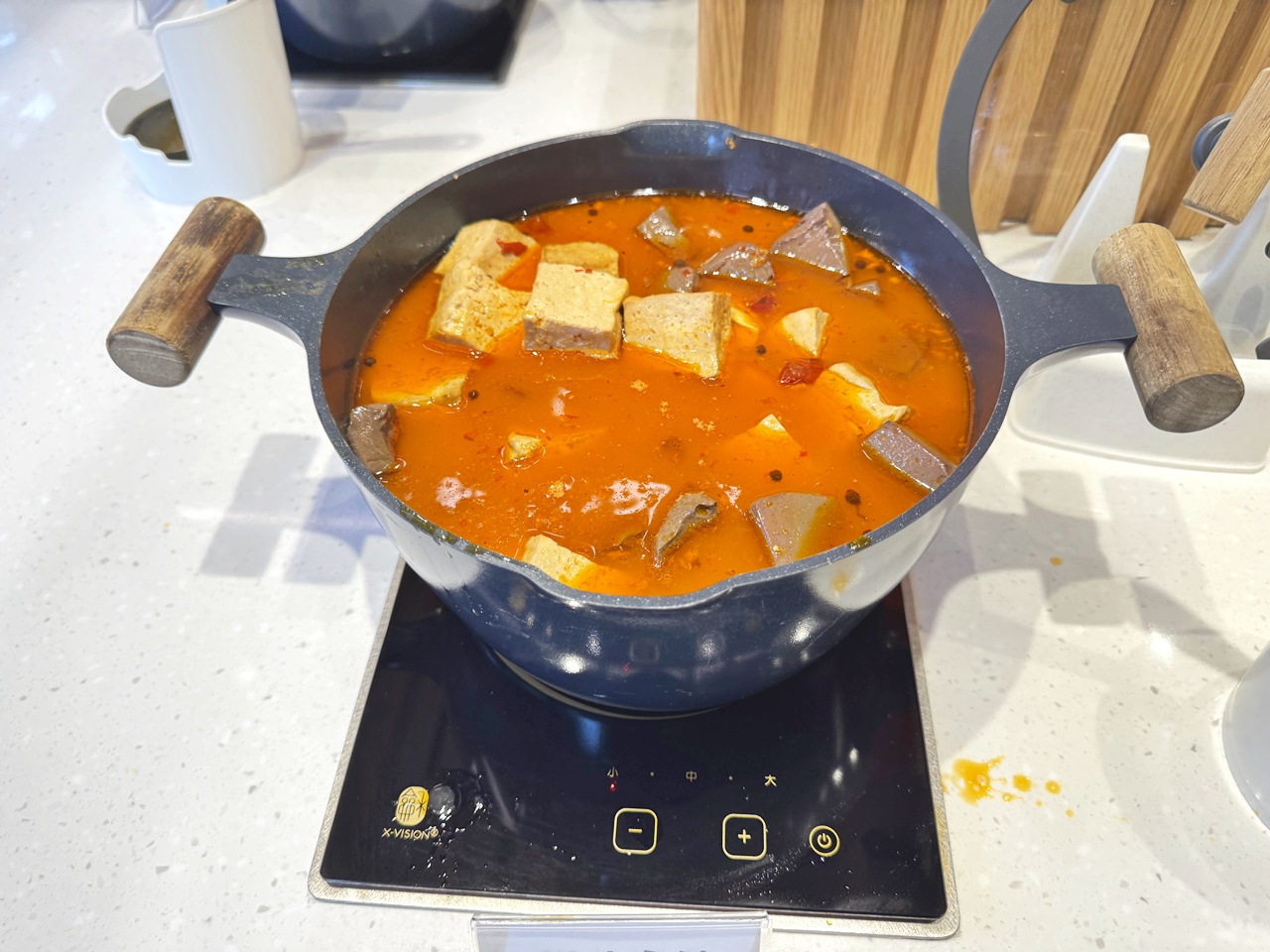 【大安食記】育成蕃薯藤餐廳自助餐吃到飽，有機食材超豐富，吃飽還能挺公益! 近忠孝新生捷運站(Buffet價錢/訂位方式)