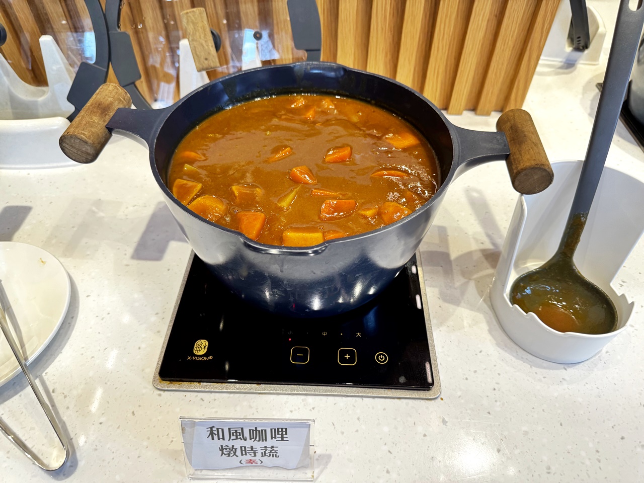 【大安食記】育成蕃薯藤餐廳自助餐吃到飽，有機食材超豐富，吃飽還能挺公益! 近忠孝新生捷運站(Buffet價錢/訂位方式)