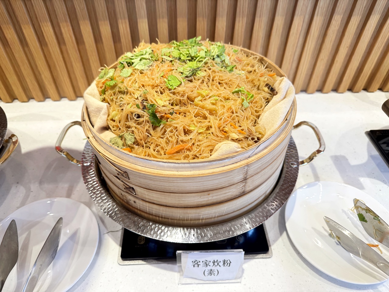 【大安食記】育成蕃薯藤餐廳自助餐吃到飽，有機食材超豐富，吃飽還能挺公益! 近忠孝新生捷運站(Buffet價錢/訂位方式)