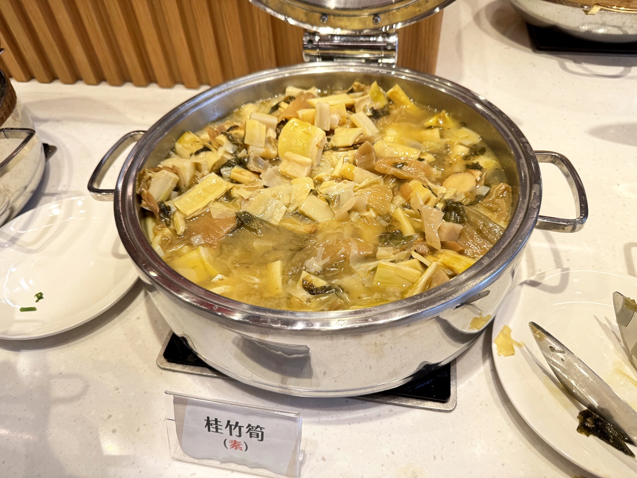 【大安食記】育成蕃薯藤餐廳自助餐吃到飽，有機食材超豐富，吃飽還能挺公益! 近忠孝新生捷運站(Buffet價錢/訂位方式)