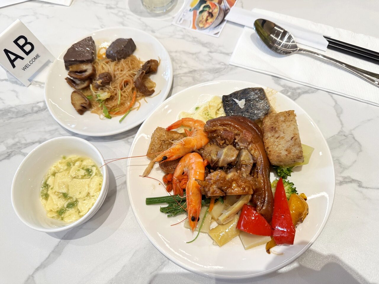 【大安食記】育成蕃薯藤餐廳自助餐吃到飽，有機食材超豐富，吃飽還能挺公益! 近忠孝新生捷運站(Buffet價錢/訂位方式)