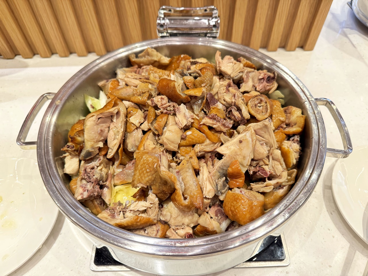 【大安食記】育成蕃薯藤餐廳自助餐吃到飽，有機食材超豐富，吃飽還能挺公益! 近忠孝新生捷運站(Buffet價錢/訂位方式)