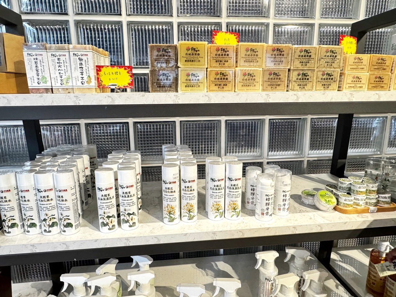 【大安食記】育成蕃薯藤餐廳自助餐吃到飽，有機食材超豐富，吃飽還能挺公益! 近忠孝新生捷運站(Buffet價錢/訂位方式)