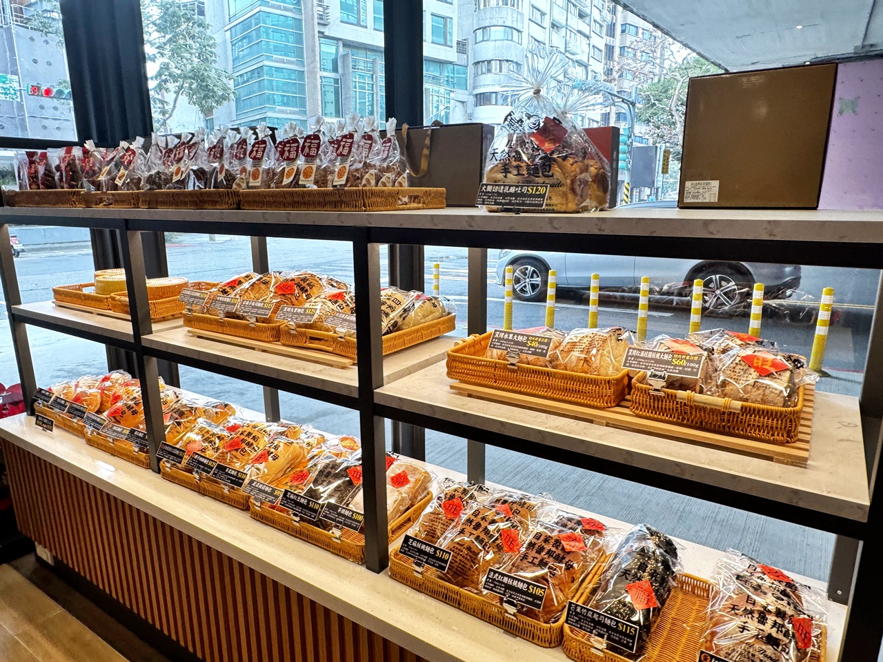【大安食記】育成蕃薯藤餐廳自助餐吃到飽，有機食材超豐富，吃飽還能挺公益! 近忠孝新生捷運站(Buffet價錢/訂位方式)