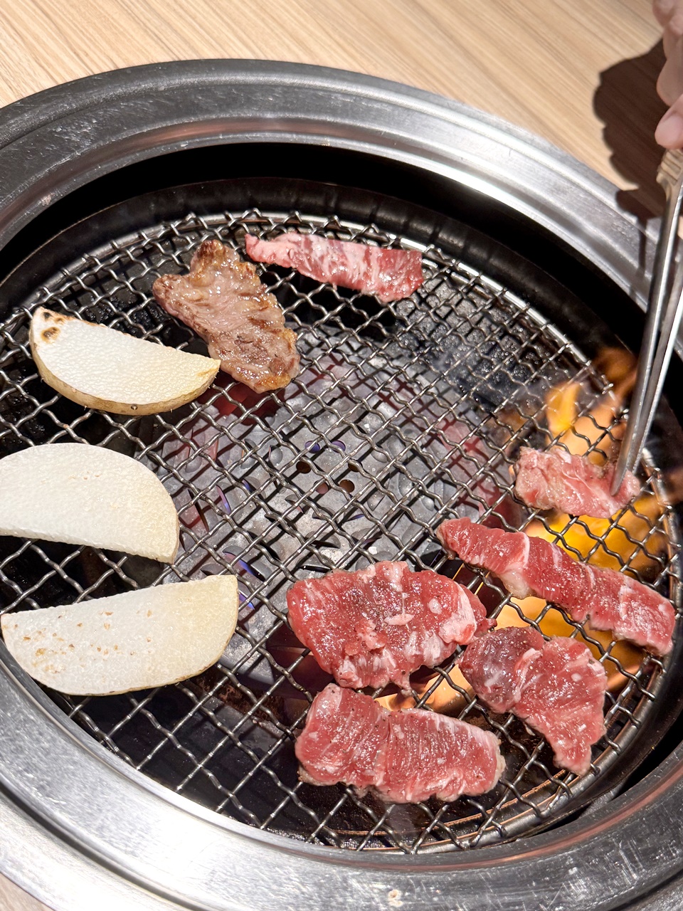 【大安食記】路易奇電力公司市民電廠 大和牛炙燒吃到飽值得嗎？和牛、橫膈膜、真理碗等一次開箱，近忠孝敦化站(菜單/訂位)