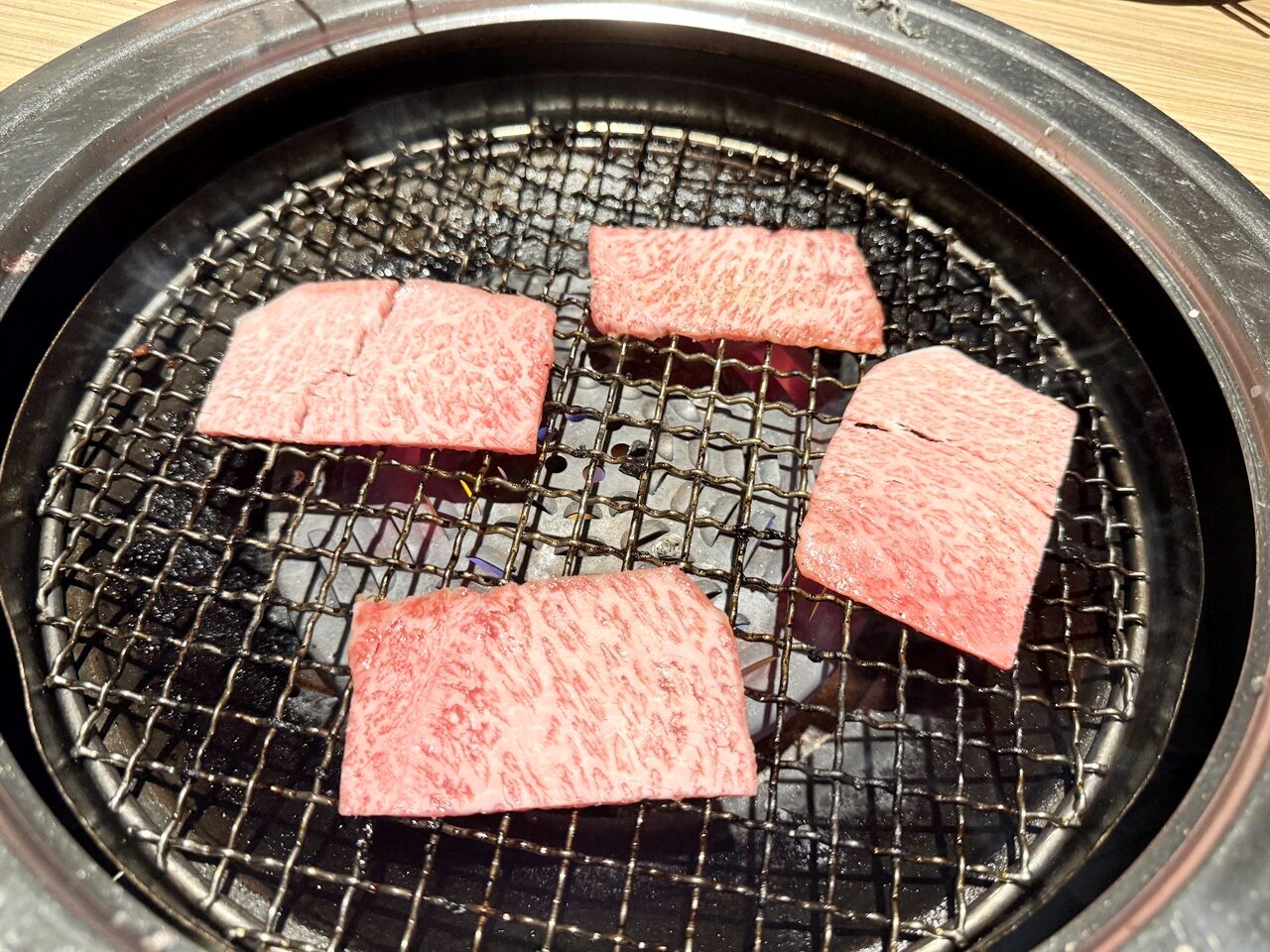 【大安食記】路易奇電力公司市民電廠 大和牛炙燒吃到飽值得嗎？和牛、橫膈膜、真理碗等一次開箱，近忠孝敦化站(菜單/訂位)