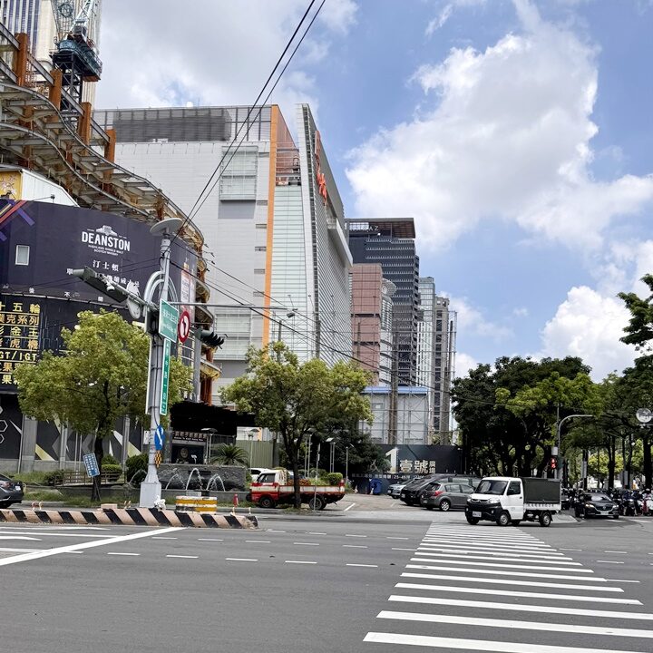 【台中食記】旭集和食集錦 台中店吃到飽 日式Buffet開箱假日餐期，位於台中大遠百近捷運綠線市政府站(價錢/訂位方式)