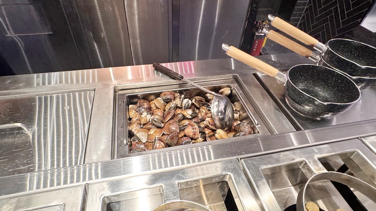 【台中食記】旭集和食集錦 台中店吃到飽 日式Buffet開箱假日餐期，位於台中大遠百近捷運綠線市政府站(價錢/訂位方式)
