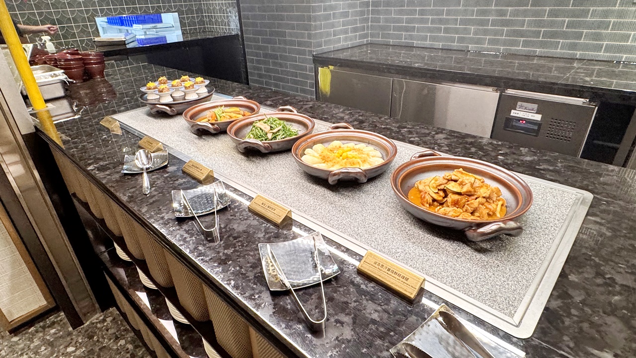 【台中食記】旭集和食集錦 台中店吃到飽 日式Buffet開箱假日餐期，位於台中大遠百近捷運綠線市政府站(價錢/訂位方式)