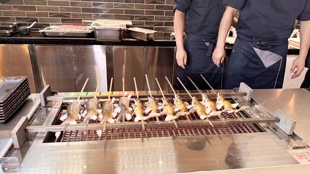 【台中食記】旭集和食集錦 台中店吃到飽 日式Buffet開箱假日餐期，位於台中大遠百近捷運綠線市政府站(價錢/訂位方式)