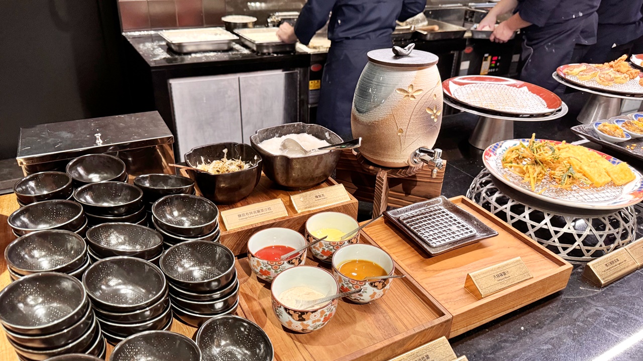 【台中食記】旭集和食集錦 台中店吃到飽 日式Buffet開箱假日餐期，位於台中大遠百近捷運綠線市政府站(價錢/訂位方式)