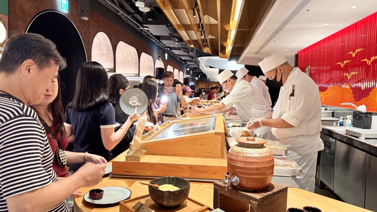 【台中食記】旭集和食集錦 台中店吃到飽 日式Buffet開箱假日餐期，位於台中大遠百近捷運綠線市政府站(價錢/訂位方式)