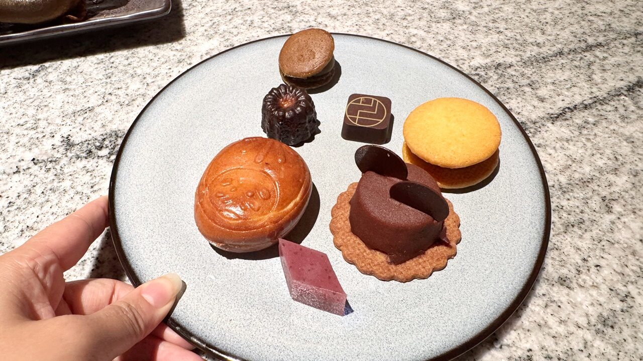 【台中食記】旭集和食集錦 台中店吃到飽 日式Buffet開箱假日餐期，位於台中大遠百近捷運綠線市政府站(價錢/訂位方式)