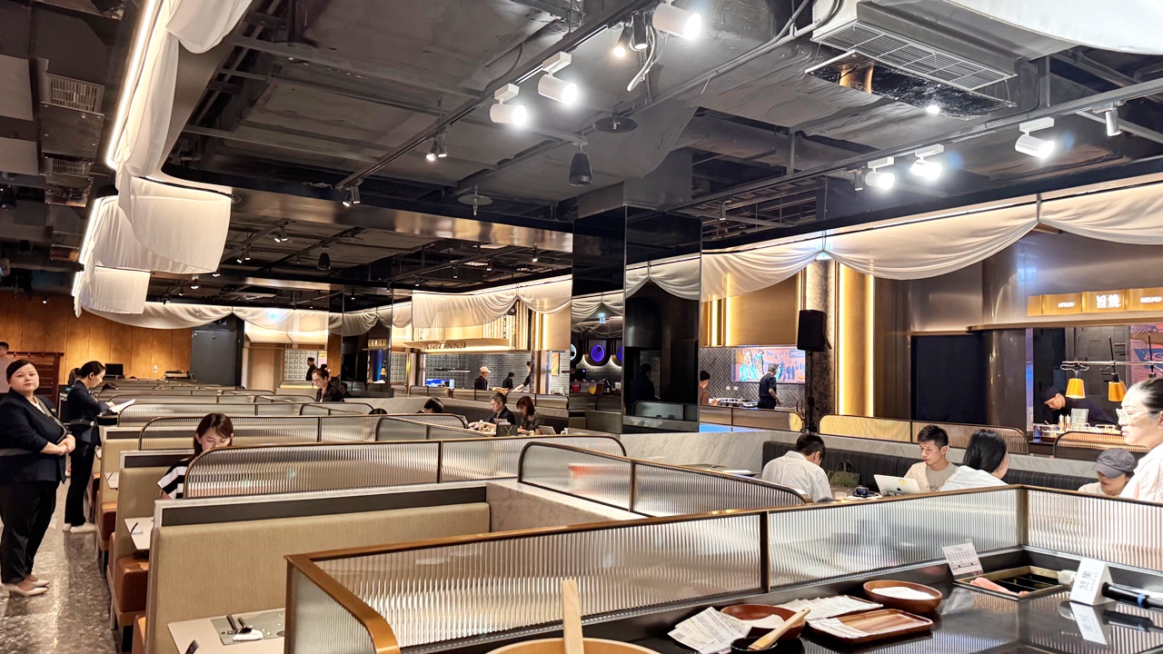 【台中食記】旭集和食集錦 台中店吃到飽 日式Buffet開箱假日餐期，位於台中大遠百近捷運綠線市政府站(價錢/訂位方式)