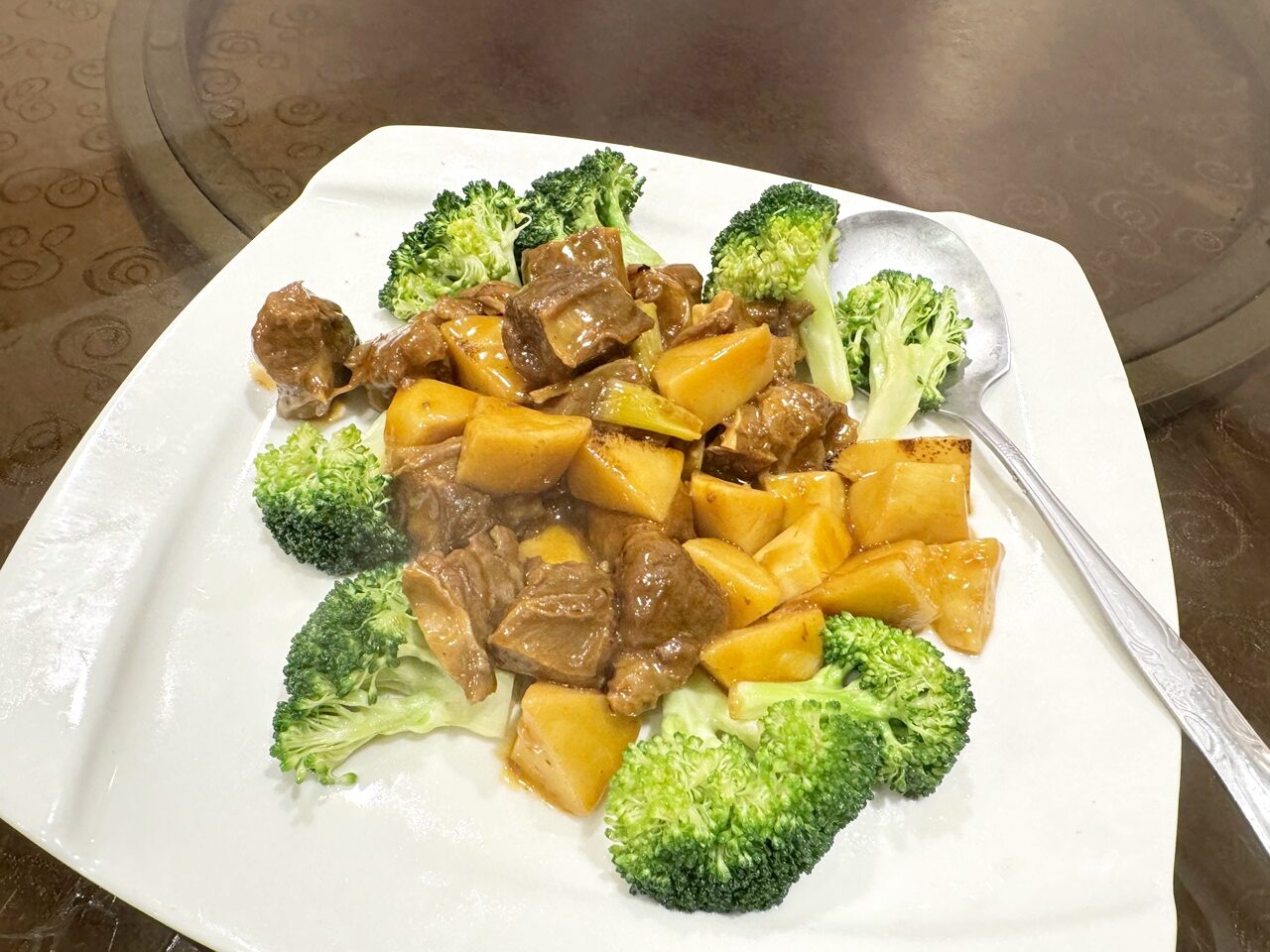 【大安食記】驥園川菜餐廳 台北超強砂鍋土雞湯！米其林推薦60年老字號川菜名店，多樣經典菜色開箱(菜單)