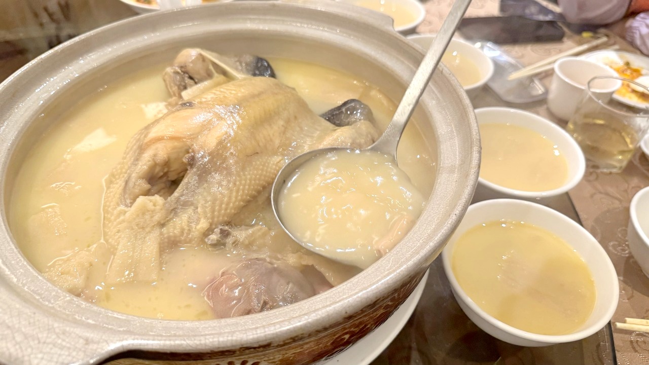 【大安食記】驥園川菜餐廳 台北超強砂鍋土雞湯！米其林推薦60年老字號川菜名店，多樣經典菜色開箱(菜單)